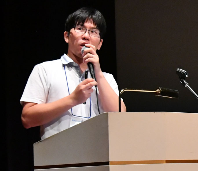 Hideyuki Doi giving a talk